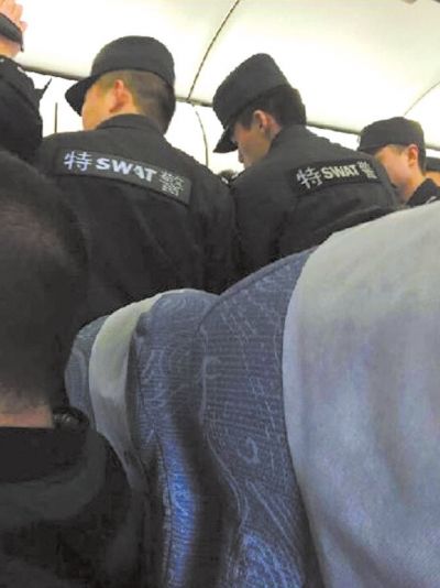 特警登機(jī)處理。
