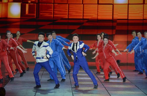 《小蘋果》、《最炫民族風》等廣場舞曲將會有全國統(tǒng)一、編排科學、帶給人正能量的全新動作。 CFP 資料
