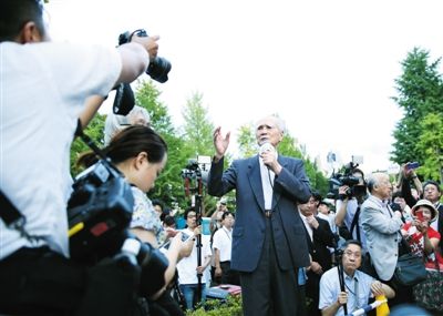 23日，91歲的日本前首相村山富市在東京街頭演講，反對日本政府強行推進安保法案。