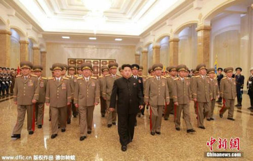 資料圖：朝鮮最高領(lǐng)導(dǎo)人金正恩此前參謁錦繡山太陽宮的情景。