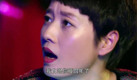 你看，無(wú)論是同事或者夫妻的關(guān)系，你看不到什么愛(ài)情，只有赤裸裸的相互利用，一如赤裸裸的肉欲需求。而當(dāng)兩個(gè)人解決問(wèn)題的方式，就是無(wú)視商業(yè)規(guī)則甚至法律，用無(wú)下限的叢林攻擊去掃平障礙。