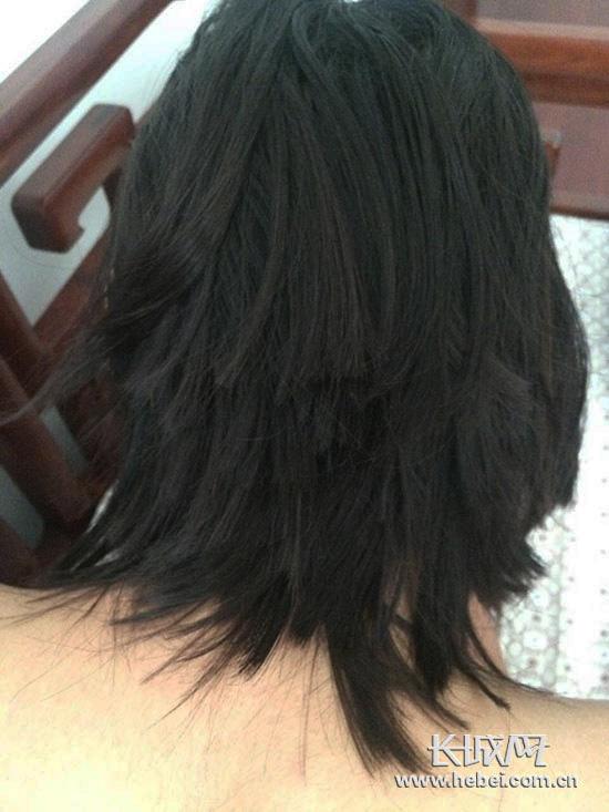 唐山市第六十二中學(xué)高一女生王某被老師剪得七零八碎的頭發(fā)。學(xué)生家長陳女士/供圖