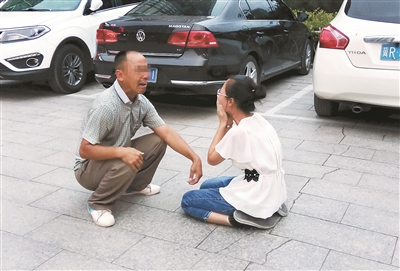一位來自山西的父親，在燕郊找到陷入傳銷組織的女兒，當街痛哭，求女兒回家