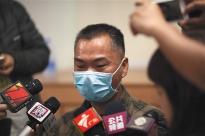 昨日，深圳，羅一笑的父親羅爾接受媒體采訪。圖/視覺中國