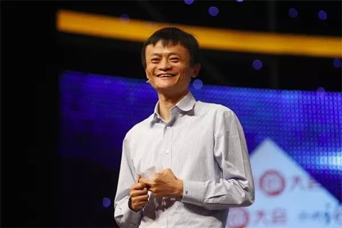 2011年8月17日，阿里巴巴集團宣布，將提供30億元無息貸款，幫助員工解決首次置業(yè)問題，每人最高可申請30萬元。此外，阿里巴巴還將投入5億元設(shè)教育基金，通過和教育機構(gòu)共同辦學(xué)、與現(xiàn)有學(xué)校合作，解決員工子女入園、上學(xué)問題;向基層員工發(fā)放一次性的物價、子女教育補貼，預(yù)計總額超過4000萬元。