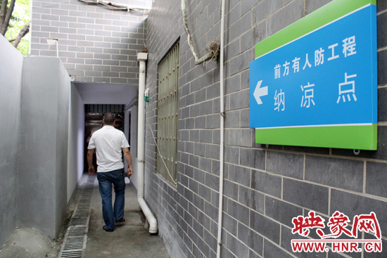 在每一處納涼點(diǎn)均有醒目標(biāo)志，市民可就近前往。