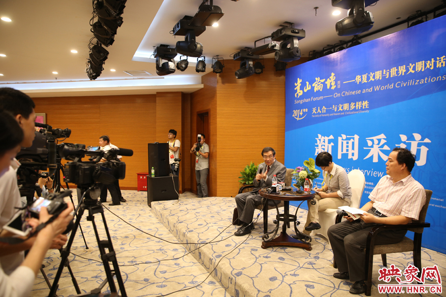 嵩山論壇新聞采訪現(xiàn)場(chǎng)。