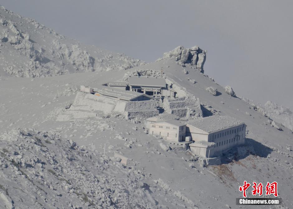 當(dāng)?shù)貢r間2014年9月27日，日本中部御岳山發(fā)生噴發(fā)，或已造成數(shù)人受傷。