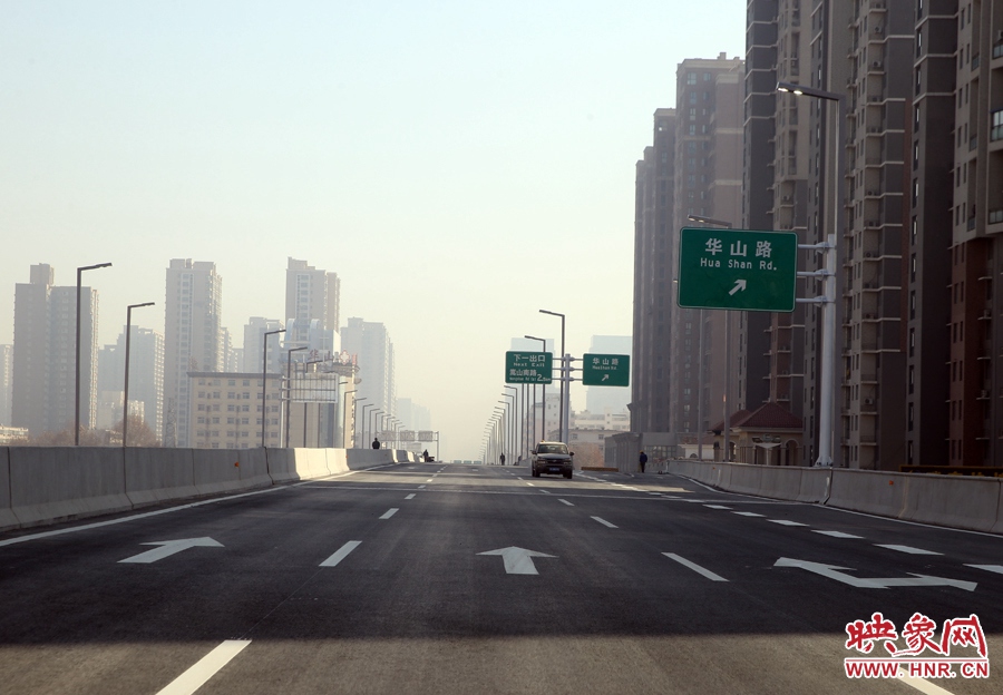 嵩山南路方向，華山路出口。