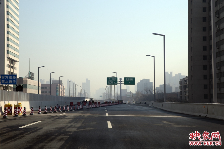 嵩山南路出口，由西向東至嵩山南路出口向東暫未開通。