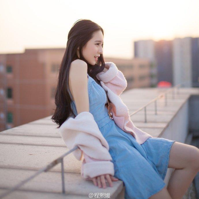 廈大?；ǔ涛蹑虑寮儗?xiě)真獲贊 素顏美到窒息