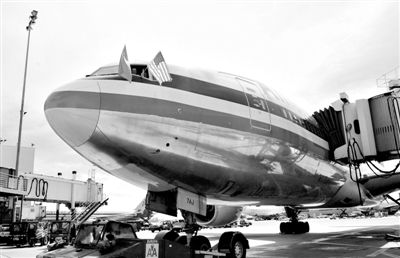 2011年4月5日，美國航空公司為洛杉磯至上海首條直飛航線的開通舉行剪彩儀式。目前，美國航空、美國聯(lián)合航空和達美航空已經(jīng)向中國提交了飛行計劃。