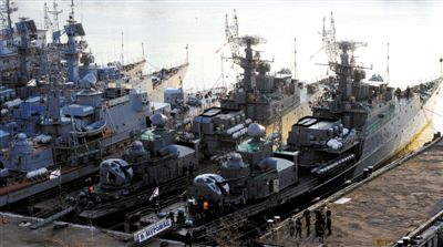 4月1日，停靠在克里米亞塞瓦斯托波爾的軍艦，其中也有烏克蘭海軍軍艦。
