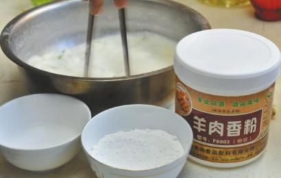 市面上出售的羊肉香粉等食品添加劑。