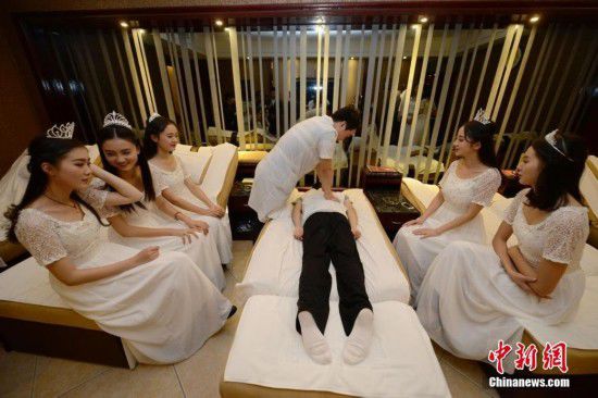 湖南十大?；w到足浴店學(xué)理療按摩(圖)