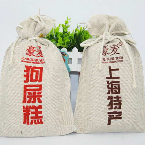 上海某公司推出的一款名為“狗屎糕”的產(chǎn)品引來不少質(zhì)疑。