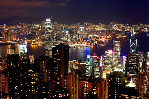 不要溫和地走進(jìn)那個良夜 因?yàn)橐固溃? width=