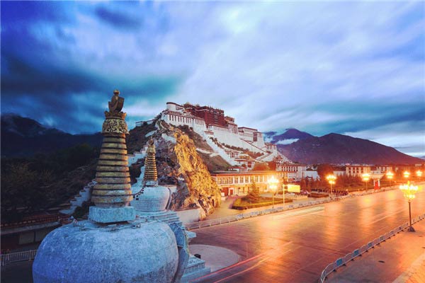 不要溫和地走進(jìn)那個良夜 因?yàn)橐固溃? width=