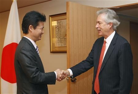 10月15日上午，日本外相玄葉光一郎與到訪(fǎng)的美國(guó)常務(wù)助理國(guó)務(wù)卿伯恩斯在日外務(wù)省舉行了會(huì)談。