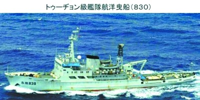 　海監(jiān)111船（左）與112船，海監(jiān)111船原為海軍“海冰723號”破冰船