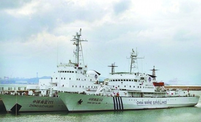 海監(jiān)111船（左）與112船，海監(jiān)111船原為海軍“海冰723號”破冰船