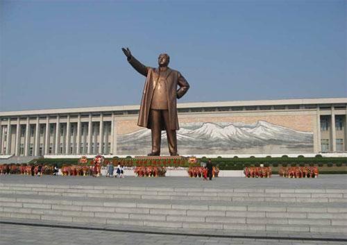 韓國稱或利用導(dǎo)彈對平壤等大城市的金日成、金正日銅像進(jìn)行精密打擊