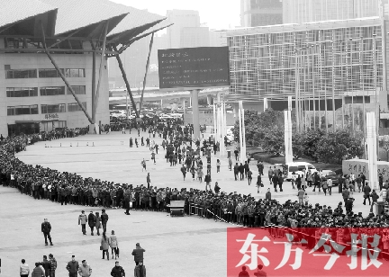 3月2日，在鄭州國際會展中心，河南省春季人才招聘會舉行，六萬五千名求職者扎堆求職
