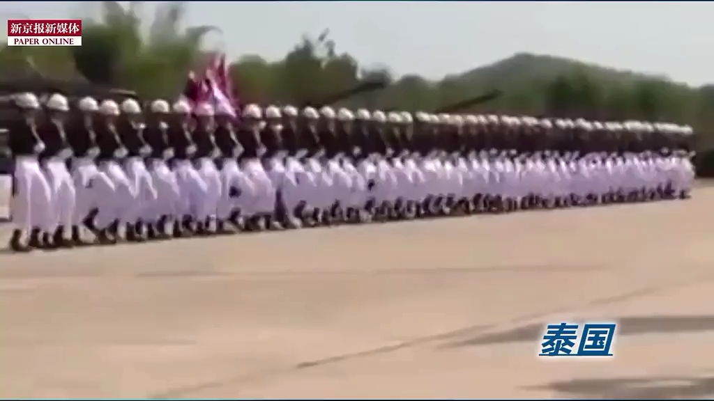 那些年摩托、樹(shù)人、斧頭兵上演的有趣閱兵式
