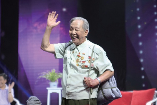 83歲，張立修打行軍包依然很迅速