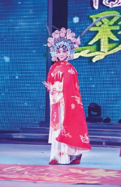 河南電視臺新農(nóng)村頻道少兒戲曲春晚，杜麗鵬表演的《西游記》中的借扇故事