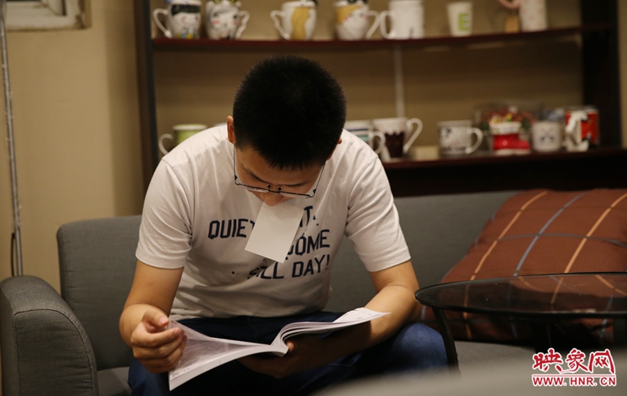 楊栗，22歲，某大學(xué)大三學(xué)生：喜歡這種看書(shū)的環(huán)境。