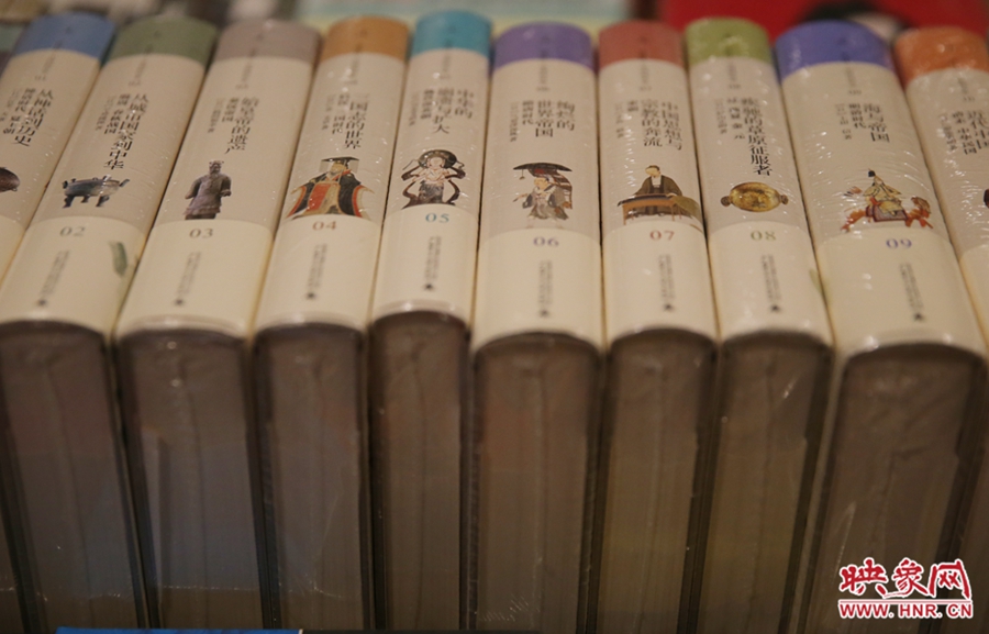 書(shū)店內(nèi)的書(shū)。
